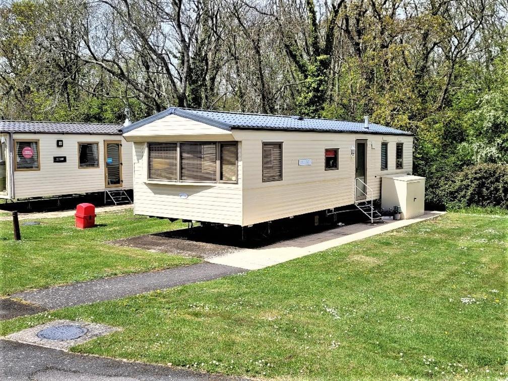 Hotel "Trinity" At Whitecliff Bay Isle Of Wight- Yarborough View 4 Bembridge Exterior foto